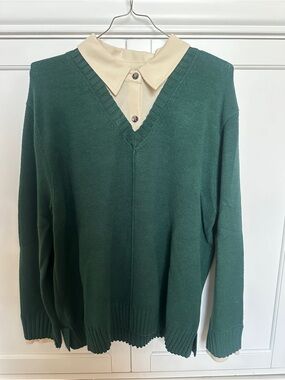 Investments Women's Forest Green V-Neck Sweater with Cream Collar Detail- NWT